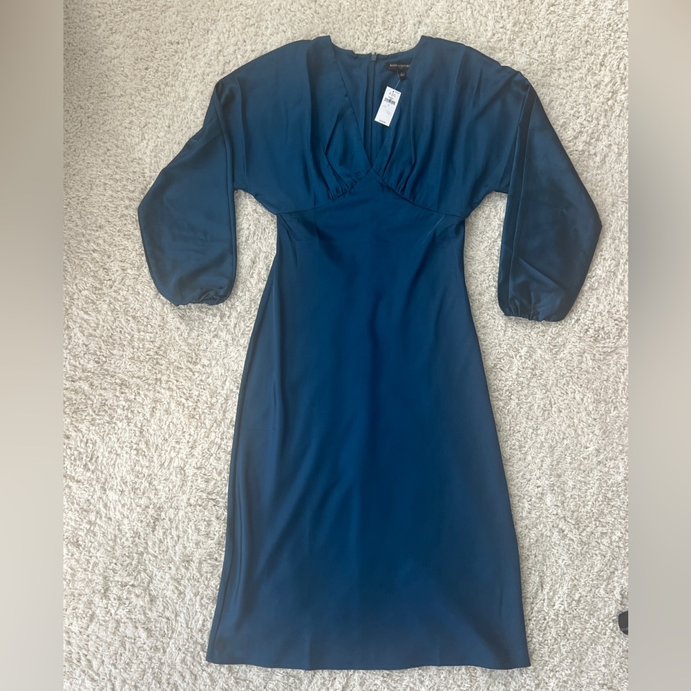 Women’s size 2 satin dress by banana republic   NWT.